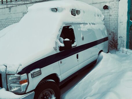 2009 Ford E-series, белый, 3000000 рублей, вид 2