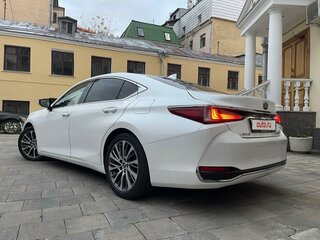 2019 Lexus ES 250 VII, белый, 4200000 рублей, вид 4