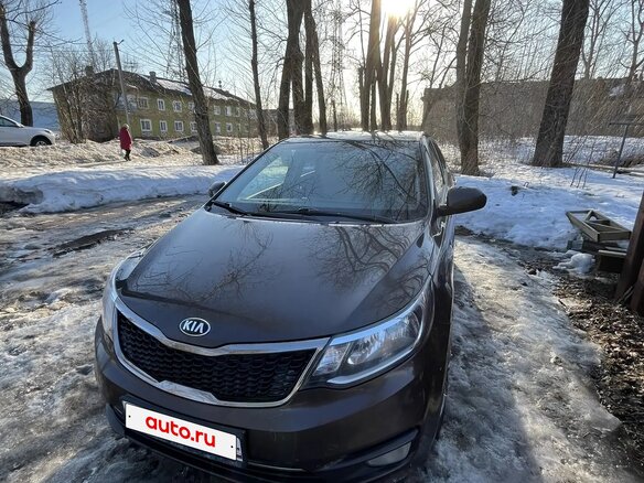 2015 Kia Rio 6-speed III, коричневый, 830000 рублей - вид 5