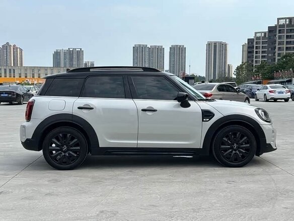 2022 Mini Countryman Cooper II Рестайлинг, белый, 2000000 рублей - вид 6