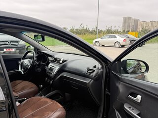 2016 Kia Rio III Рестайлинг, чёрный, 950000 рублей, вид 5