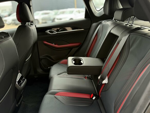 2026 Geely Coolray I Рестайлинг 2, фиолетовый, 2929990 рублей - вид 25