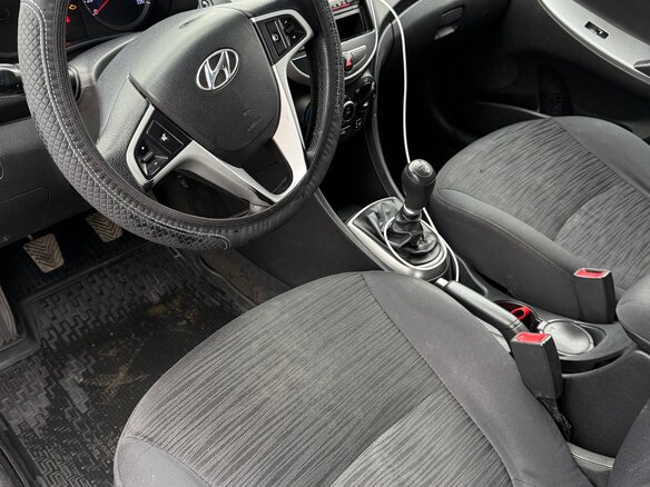 2014 Hyundai Solaris I, серебристый, 750000 рублей - вид 8