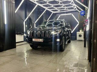 2017 Toyota Land Cruiser Prado 150 Series Рестайлинг 2, чёрный, 10000000 рублей, вид 3