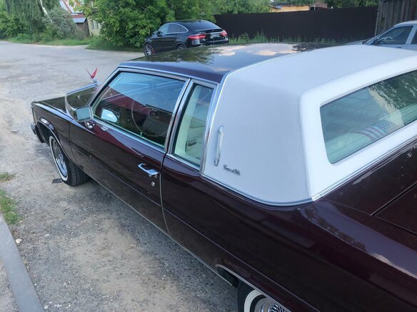 1982 Cadillac DeVille V, красный - вид 12