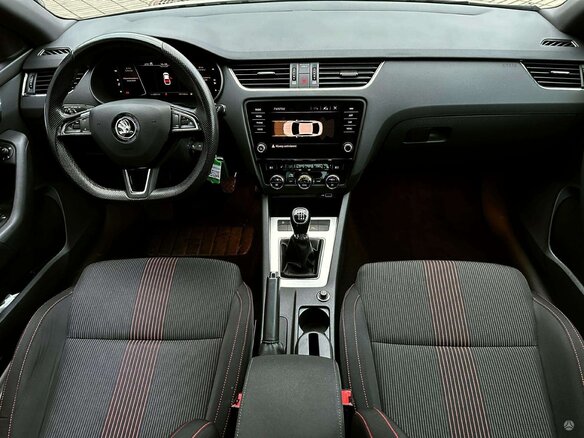 2019 Skoda Octavia III (A7) Рестайлинг, белый, 1790000 рублей - вид 4