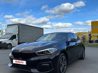 2020 BMW 1 серии 118d III (F40), чёрный, 2200000 рублей, вид 1