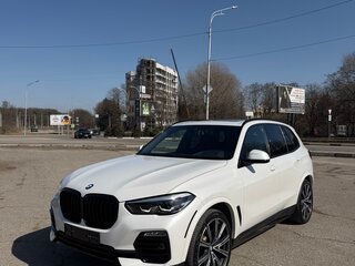 2019 BMW X5 40i IV (G05/G18), белый, 6250000 рублей, вид 3