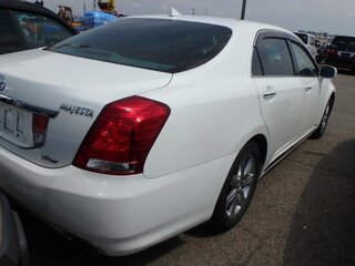 2011 Toyota Crown Majesta V (S200), белый, 1248000 рублей, вид 1