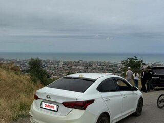 2017 Hyundai Solaris II, белый, 670000 рублей, вид 2