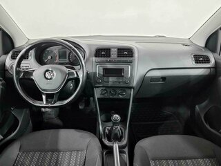 2017 Volkswagen Polo V Рестайлинг, белый, 915000 рублей, вид 5