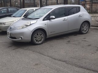 2011 Nissan Leaf I (ZE0/AZE0), серебристый, 680000 рублей, вид 3