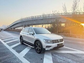 2020 Volkswagen Tiguan 380TSI L II (China Market), серебристый, 1840000 рублей, вид 1
