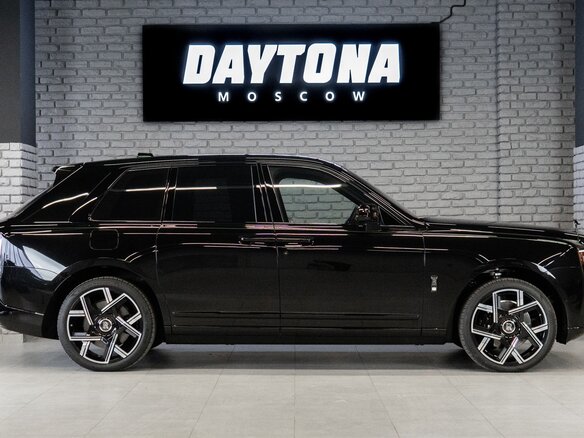 2025 Rolls-Royce Cullinan Black Badge I Рестайлинг (Series II), чёрный, 58000000 рублей - вид 8