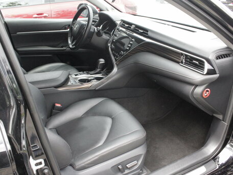 2020 Toyota Camry VIII (XV70), чёрный, 2720000 рублей, вид 5