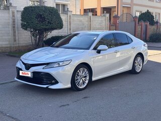 2020 Toyota Camry VIII (XV70), белый, 3357000 рублей, вид 1