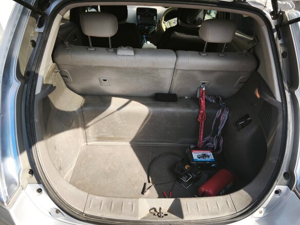 2012 Nissan Leaf (EM61) I (ZE0/AZE0), серебристый, 582000 рублей - вид 4