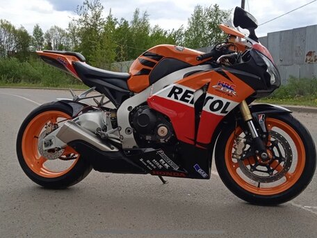 2010 Honda CBR 1000 RR/RA Fireblade, красный, 600000 рублей, вид 1