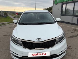 2015 Kia Rio III Рестайлинг, белый, 700000 рублей, вид 2