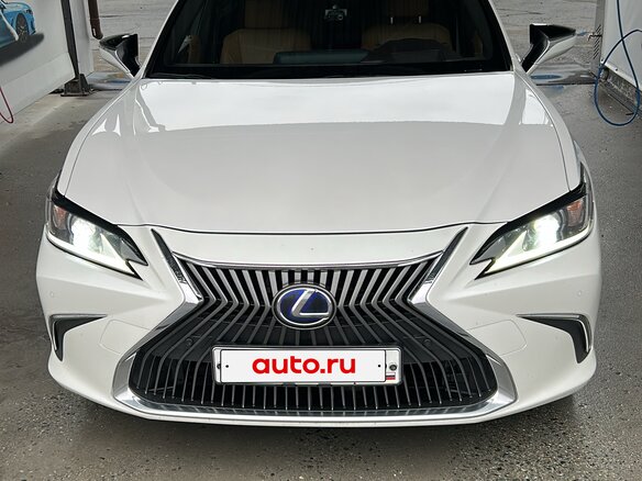 2021 Lexus ES 300h VII, белый, 4110000 рублей