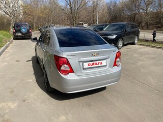 2015 Chevrolet Aveo II, серебристый, 700000 рублей, вид 4