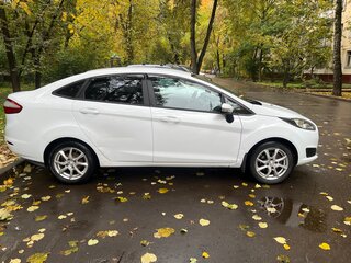 2015 Ford Fiesta Mk6 Рестайлинг, белый, 850000 рублей, вид 4