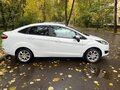 2015 Ford Fiesta Mk6 Рестайлинг, белый, 850000 рублей - вид 3