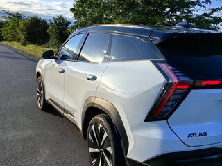 2024 Geely Atlas II, белый, 2750000 рублей, вид 3