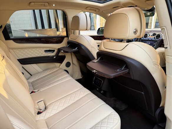 2016 Bentley Bentayga I, коричневый, 8700000 рублей - вид 30
