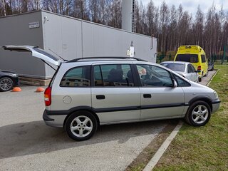 2002 Opel Zafira A, серебристый, 370000 рублей, вид 3