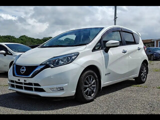2017 Nissan Note e-Power II Рестайлинг, белый, 1180000 рублей, вид 3