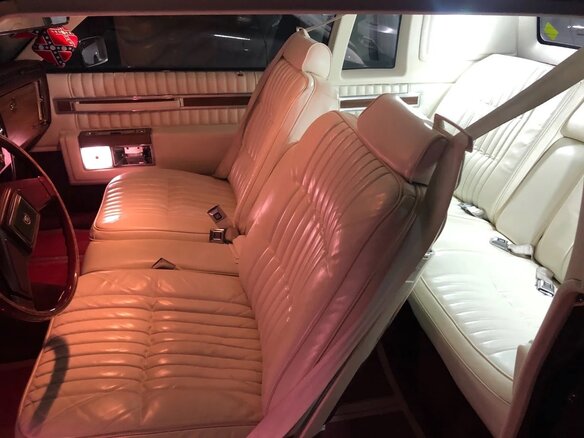 1982 Cadillac DeVille V, красный - вид 32