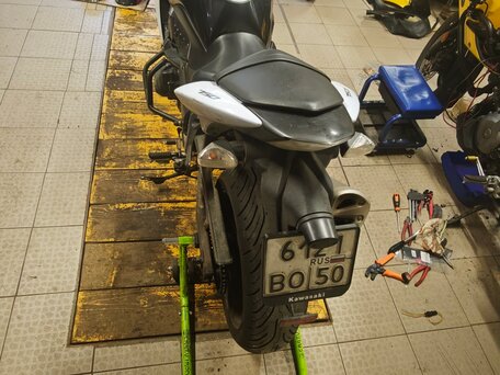 2011 Kawasaki Z 750, белый, 565000 рублей, вид 2