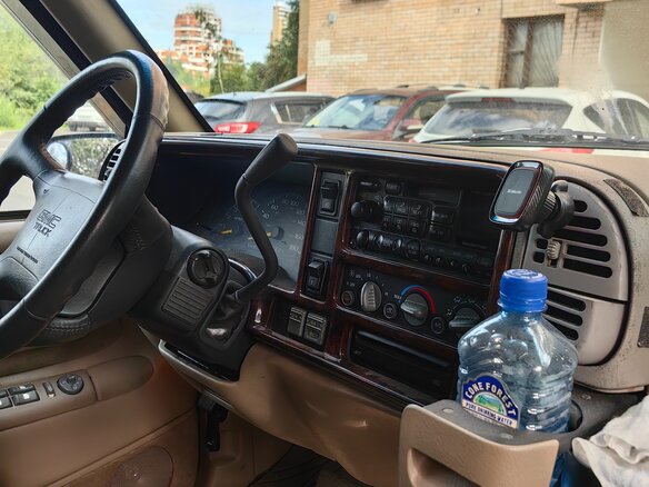 1997 GMC Suburban, красный, 1999999 рублей - вид 12