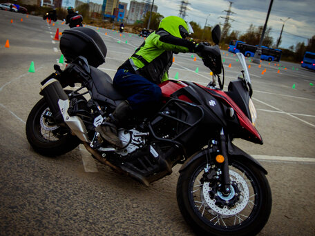 2019 Suzuki V-Strom DL 650, красный, 779999 рублей, вид 1