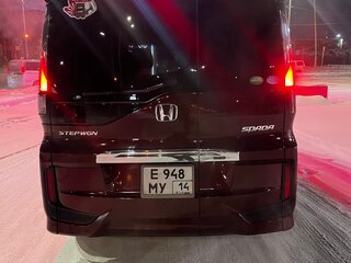 2017 Honda Stepwgn V Рестайлинг, красный, 2000000 рублей, вид 2