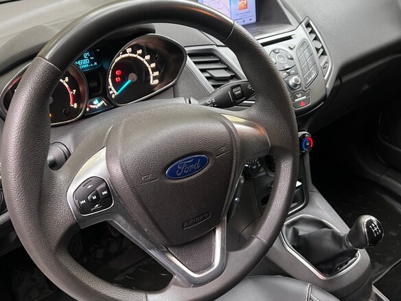 2015 Ford Fiesta Mk6 Рестайлинг, белый, 850000 рублей - вид 7