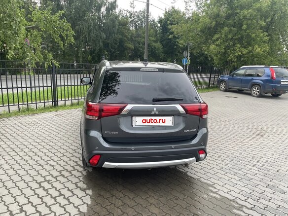 2018 Mitsubishi Outlander III Рестайлинг 2, серый - вид 1