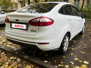 2015 Ford Fiesta Mk6 Рестайлинг, белый, 850000 рублей, вид 5