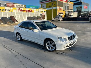 2004 Mercedes-Benz C-Класс 230 II (W203) Рестайлинг, белый, 850000 рублей, вид 2