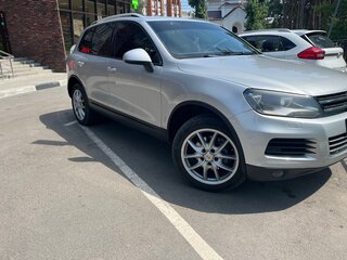 2010 Volkswagen Touareg II, серебристый, 1650000 рублей, вид 1
