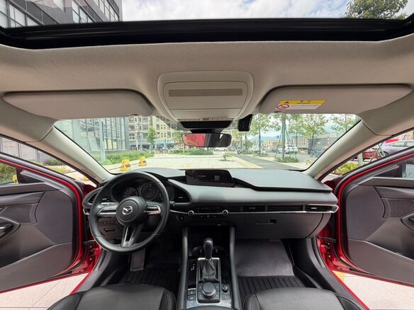 2022 Mazda 3 Axela IV (BP), красный, 1605000 рублей - вид 8
