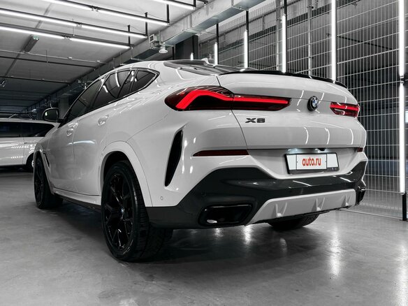 2020 BMW X6 40i III (G06), белый, 5943336 рублей - вид 1