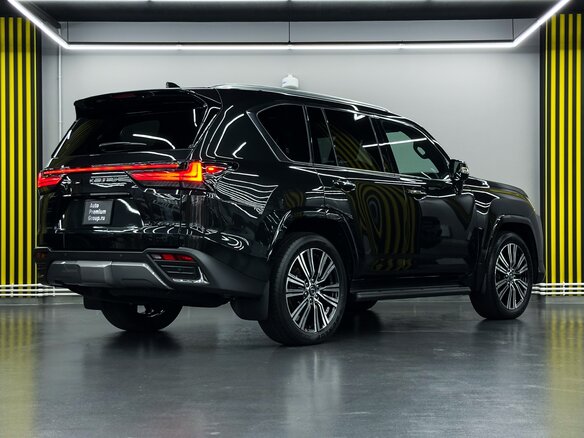 2025 Lexus LX 600 IV, чёрный - вид 4