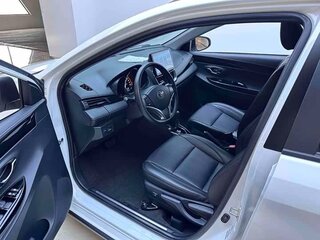 2022 Toyota Yaris IV, белый, 1300000 рублей, вид 4
