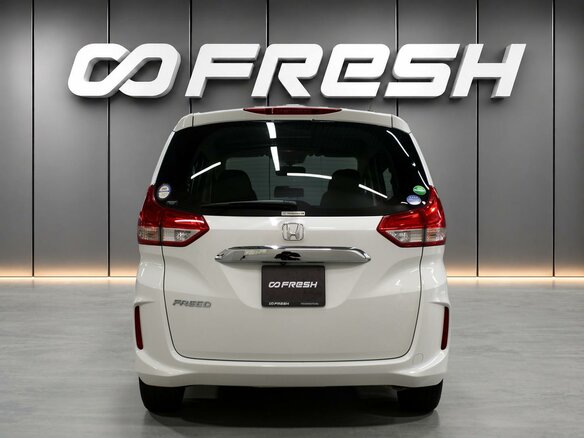2017 Honda Freed II, белый, 1680000 рублей - вид 3
