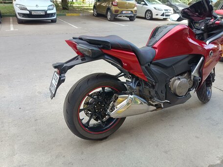 2010 Honda VFR 1200, красный, 799000 рублей, вид 4