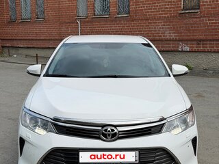2014 Toyota Camry VII (XV50) Рестайлинг, белый, 1930000 рублей, вид 3