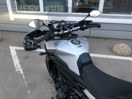 2015 Yamaha MT-09 Tracer (FJ-09), серебристый, 700000 рублей, вид 1