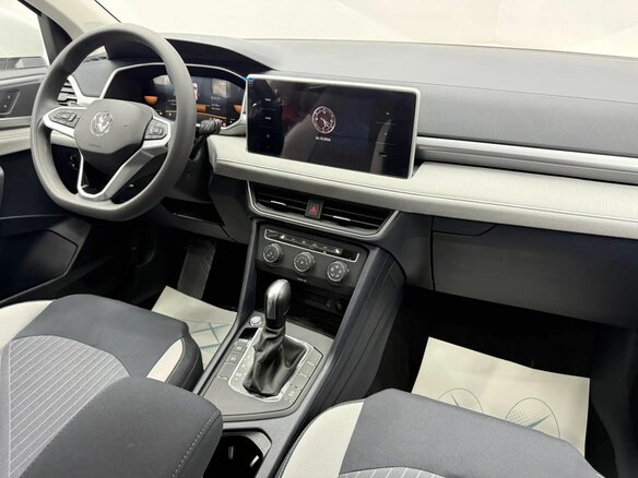 2025 Volkswagen Tharu 300 TSI I Рестайлинг, белый, 3149000 рублей - вид 17